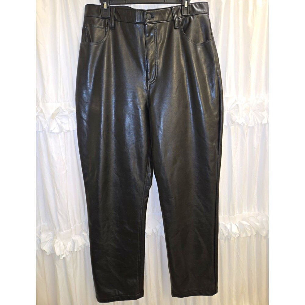 Abercrombie & Fitch '90s Straight Ultra High Rise Black Faux Leather Pants 33/16